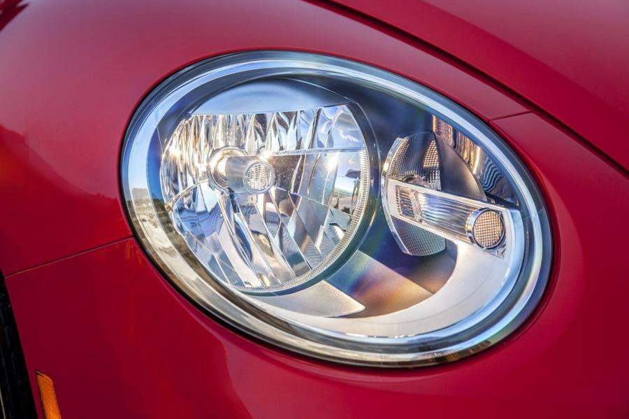  Volkswagen Beetle Cabriolet 2012 года  (фото 9 из 107)